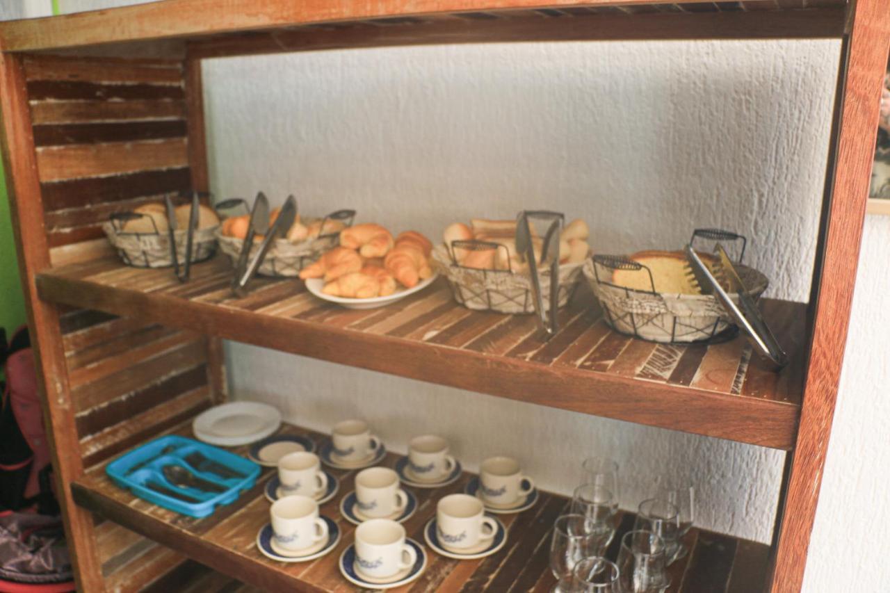 Bliss Hoteis Centro Búzios Esterno foto A bread and pastry display at a bakery in the Philippines